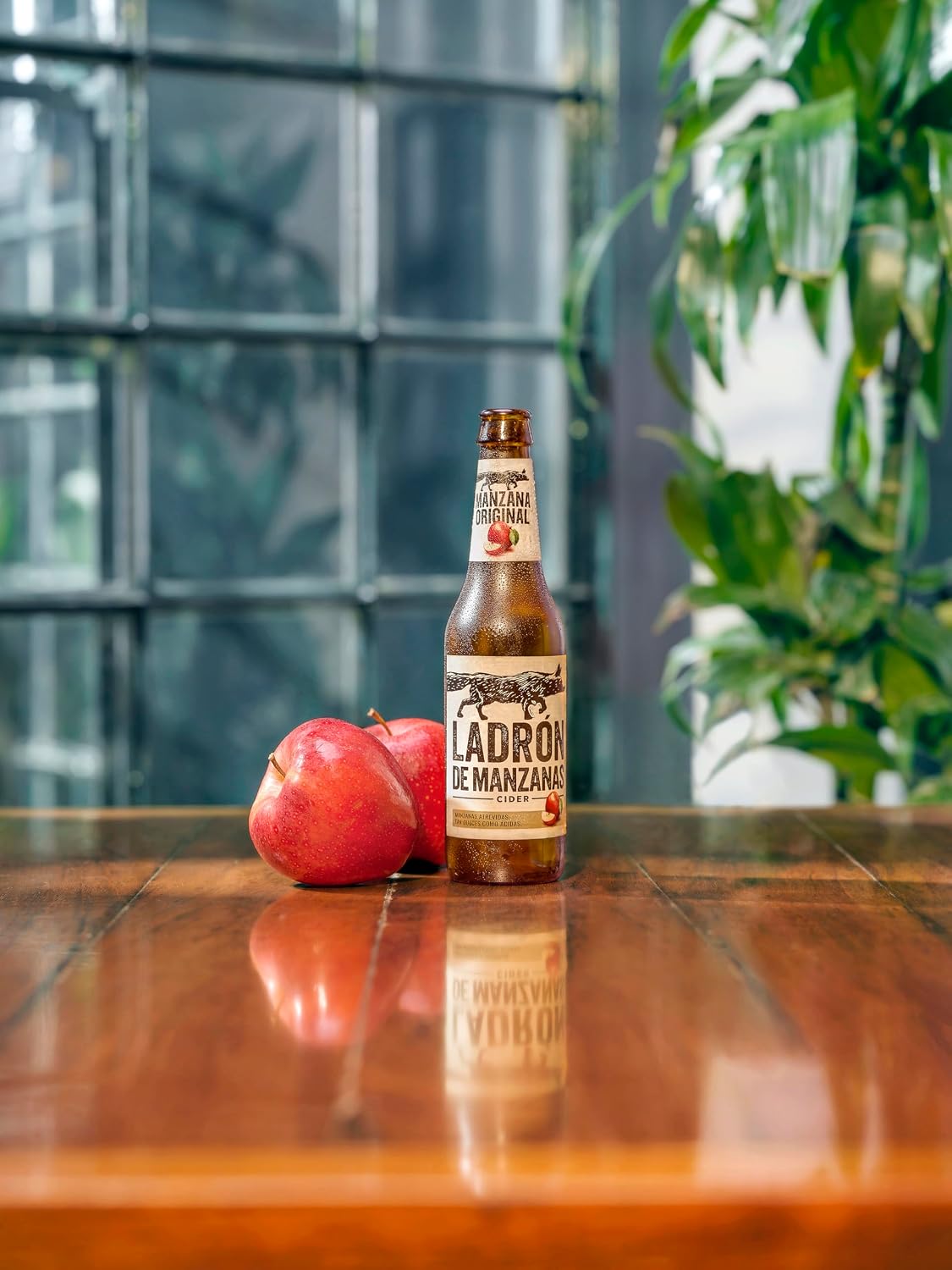 Detalle 2 de Ladrón de Manzanas Cider Pack de 24 Botellas 🍏