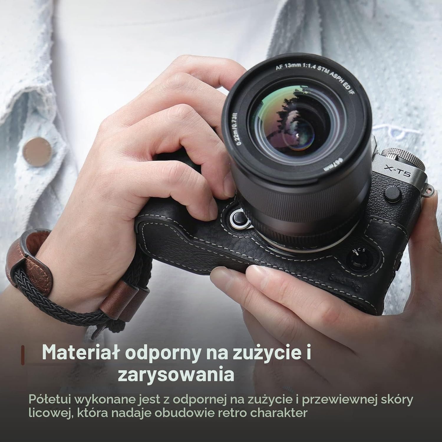Detalle 2 de SMALLRIG 3927 – półobudowa do Fujifilm X-T5 ze skórzanym paskiem