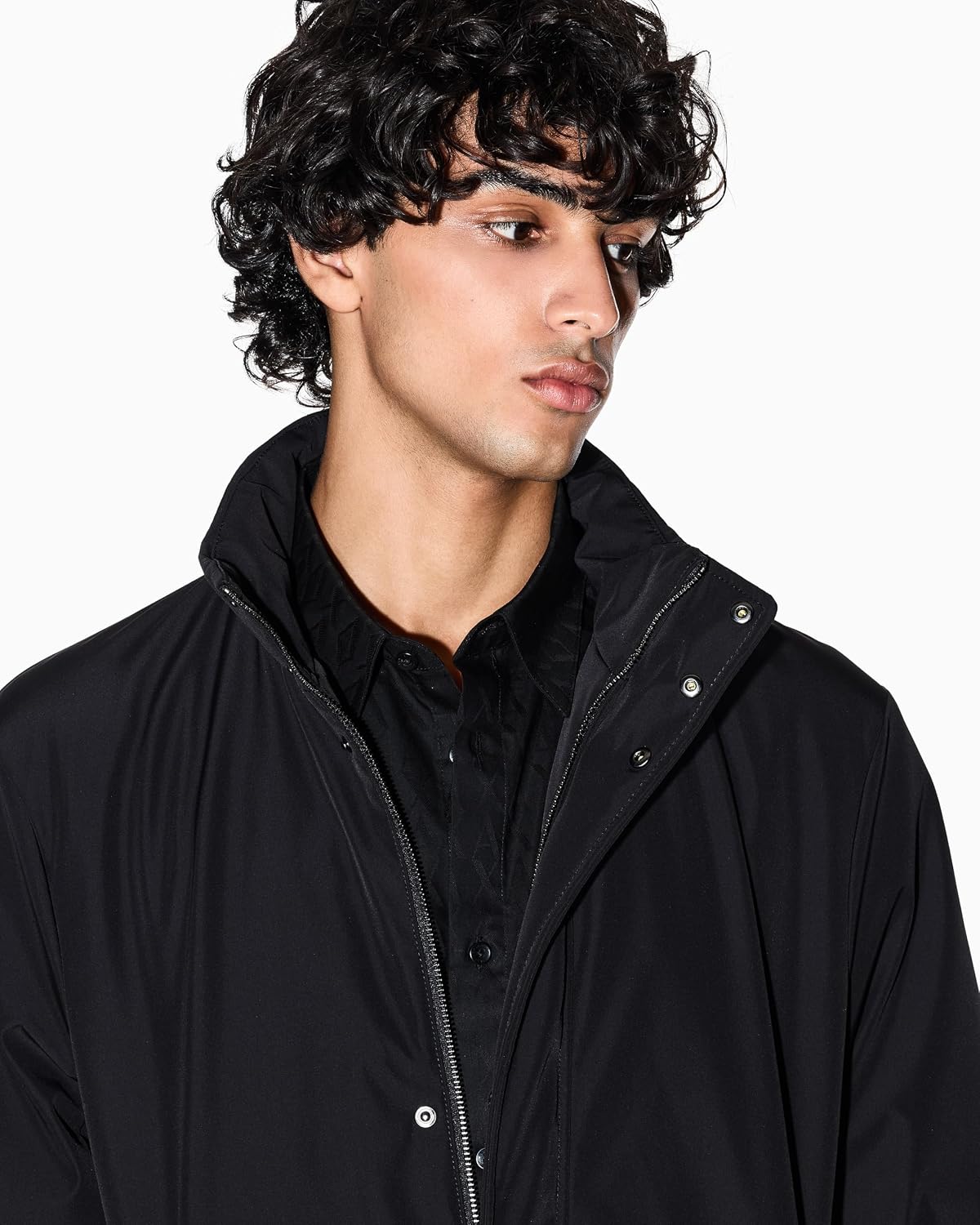Detalle de Armani Exchange Essential – Trench-coat homme avec fermeture couverte et logo patch sur le côté