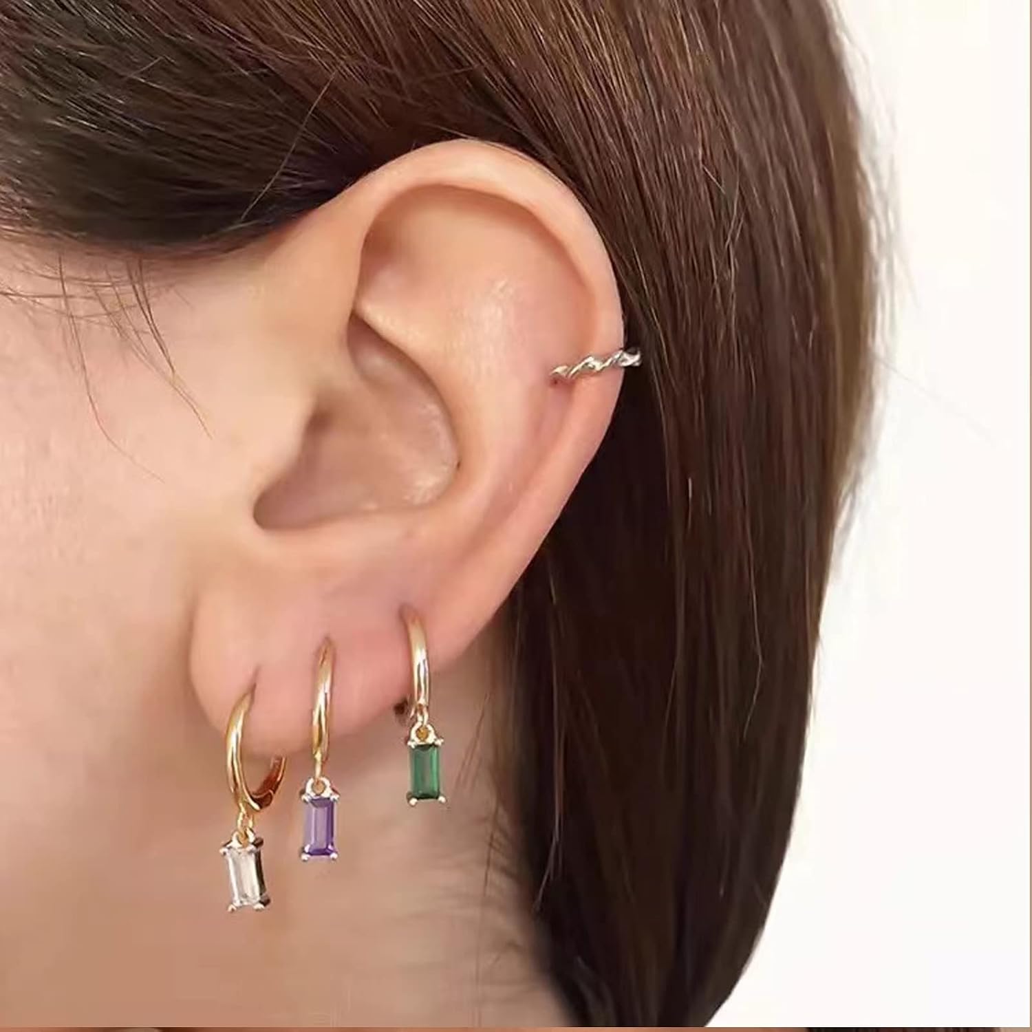 Detalle de Orecchini A Cerchio Con Pendenti in Oro 14K – Donna, Uomo e Bambina, 2 Pezzi