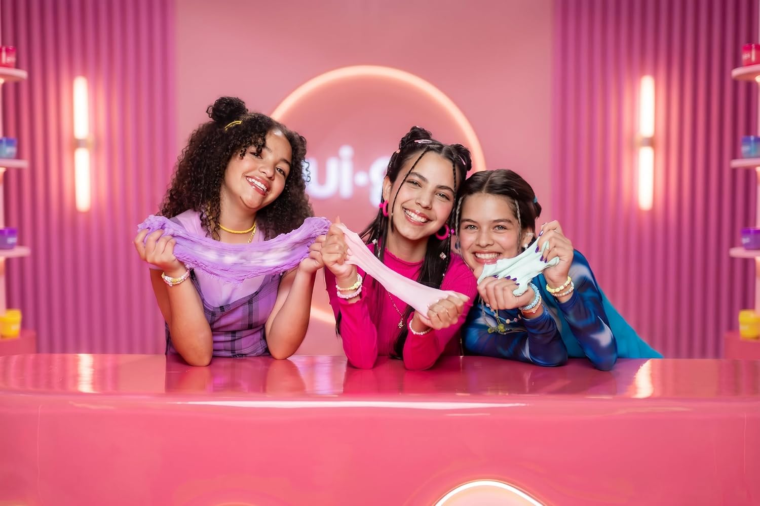 Detalle de Gui Gui Mega Slime Haul: 50-piece set with 5 signature slimes and new tools