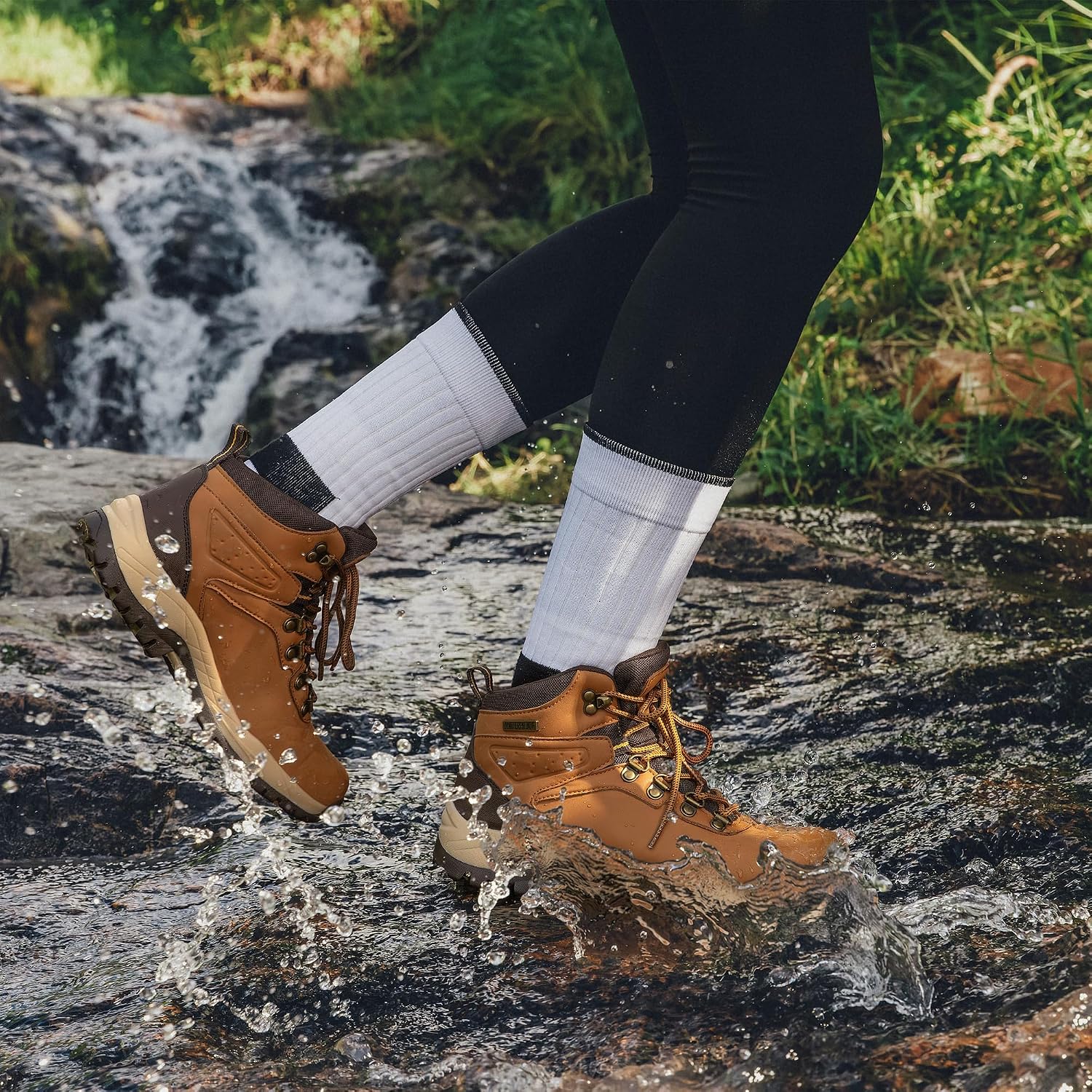 Detalle de CC-Los Women's Waterproof Hiking Boots – Practical protection and comfort for UK trails