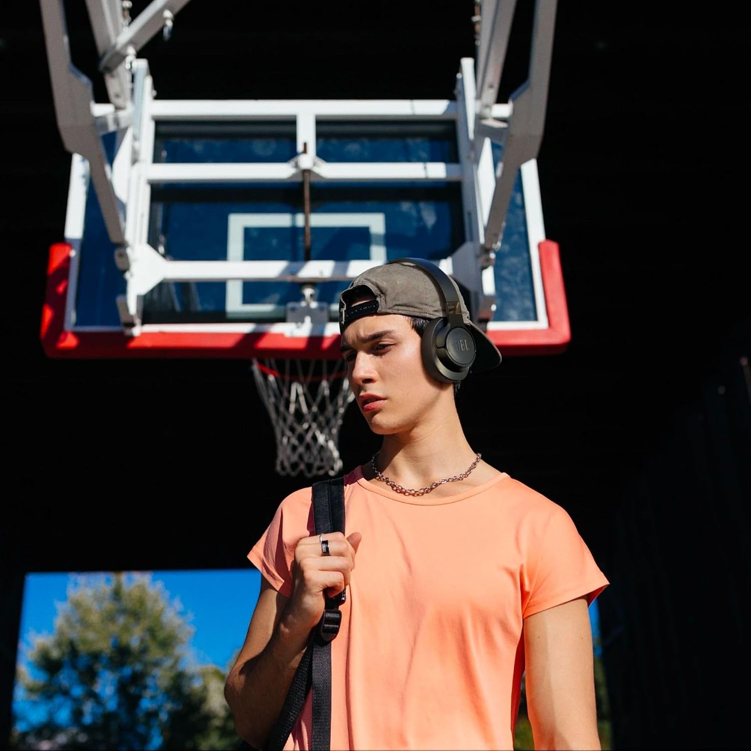 Detalle 2 de JBL Tune 720BT over-ear headphones