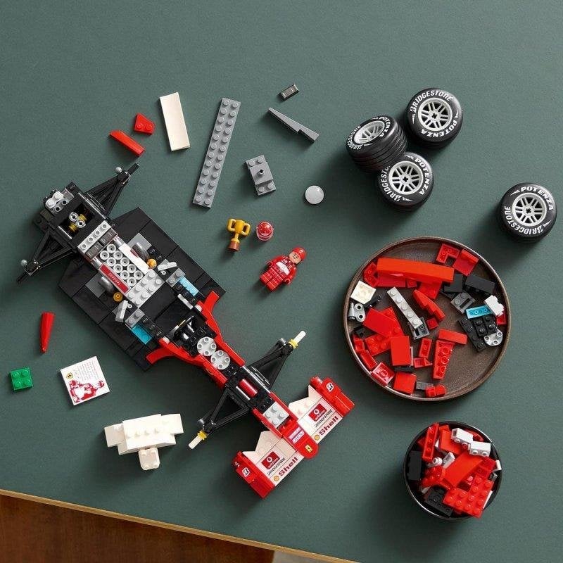 Detalle 2 de LEGO Icons Ferrari F2004 y Michael Schumacher (11375) – 735 piezas para fanáticos de la F1