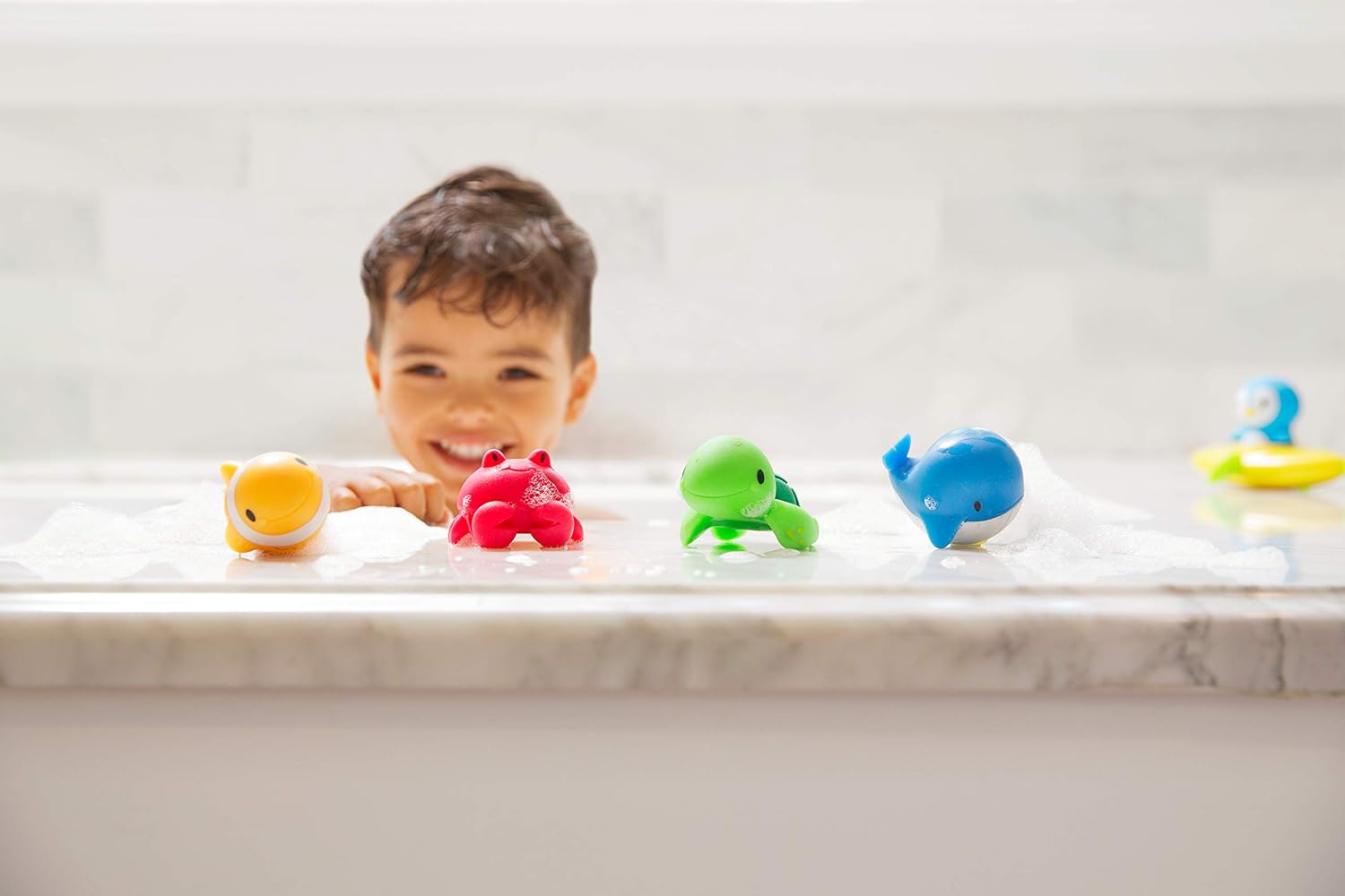 Detalle 2 de Munchkin Ocean Squirters 🐙 Juguetes de Baño para Bebé - Set de 8