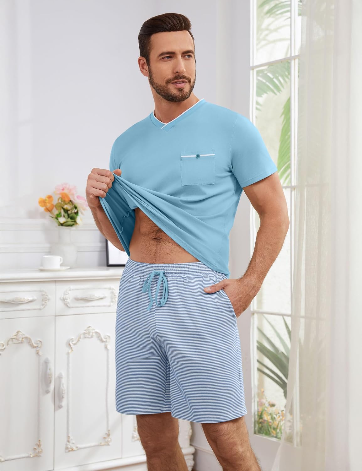 Detalle de Atforna Schlafanzug Herren Kurz Set aus Baumwolle – Zwei Teile (Kurzarmshirt + gestreifte Pyjamahose)