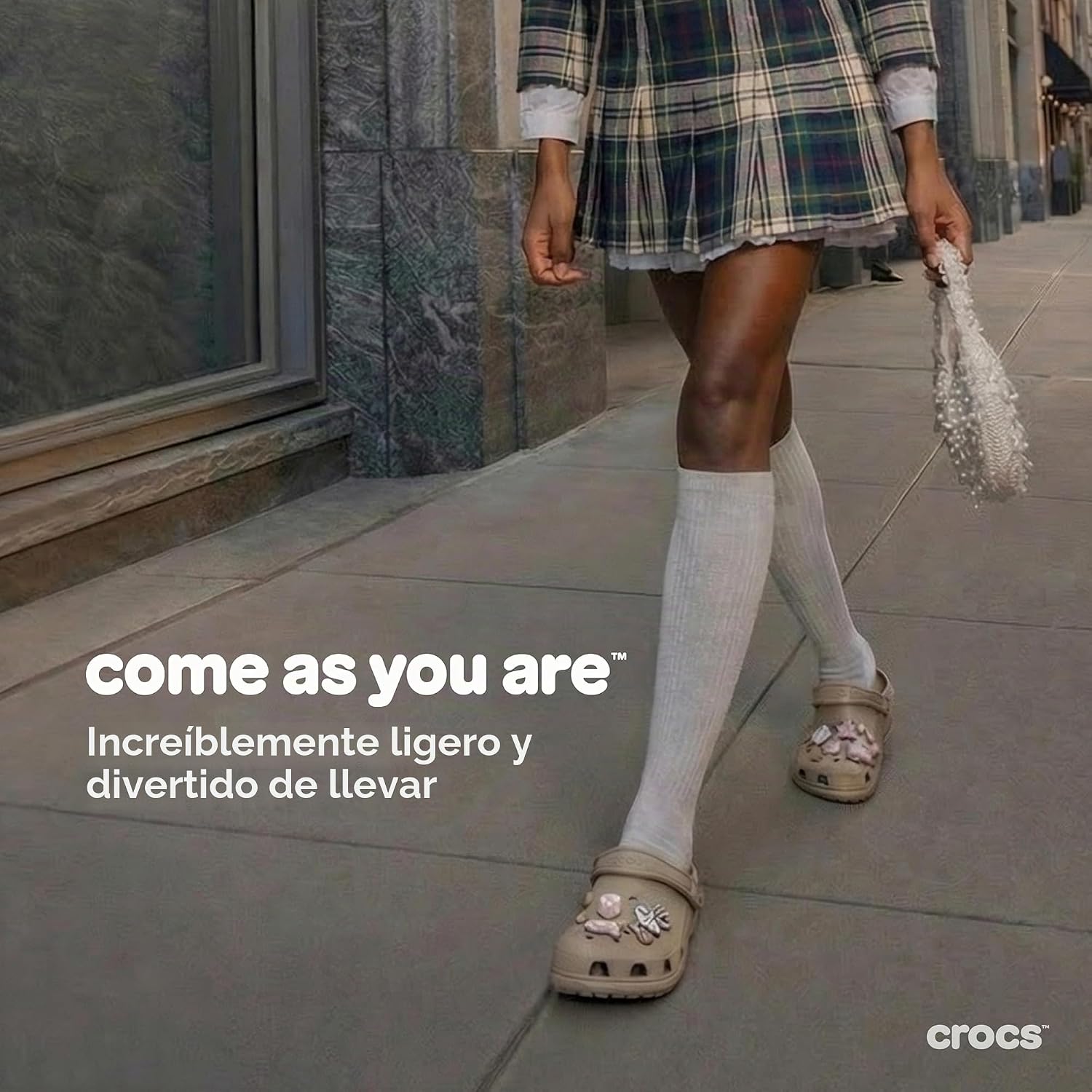 Detalle 2 de Crocs Classic Clog 39-40 EU Latte