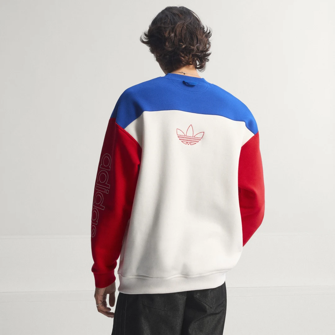 Detalle 2 de Sudadera con estampado azul de Adidas