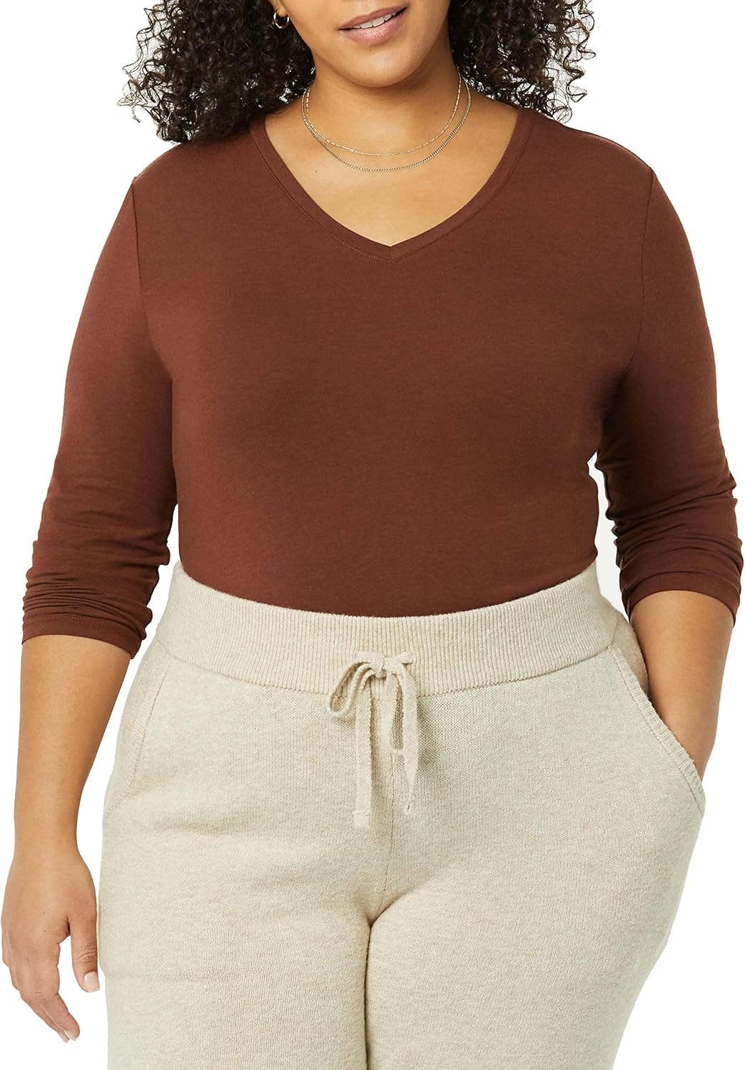 Thumbnail 2 de Amazon Essentials Women's Regular-Fit 3/4 Sleeve V-Neck T-Shirt (Available in Plus Size)