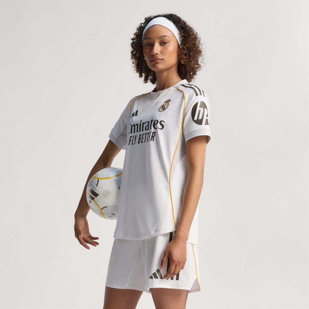 Detalle de Camiseta primera equipación Real Madrid 25/26 Authentic de Adidas