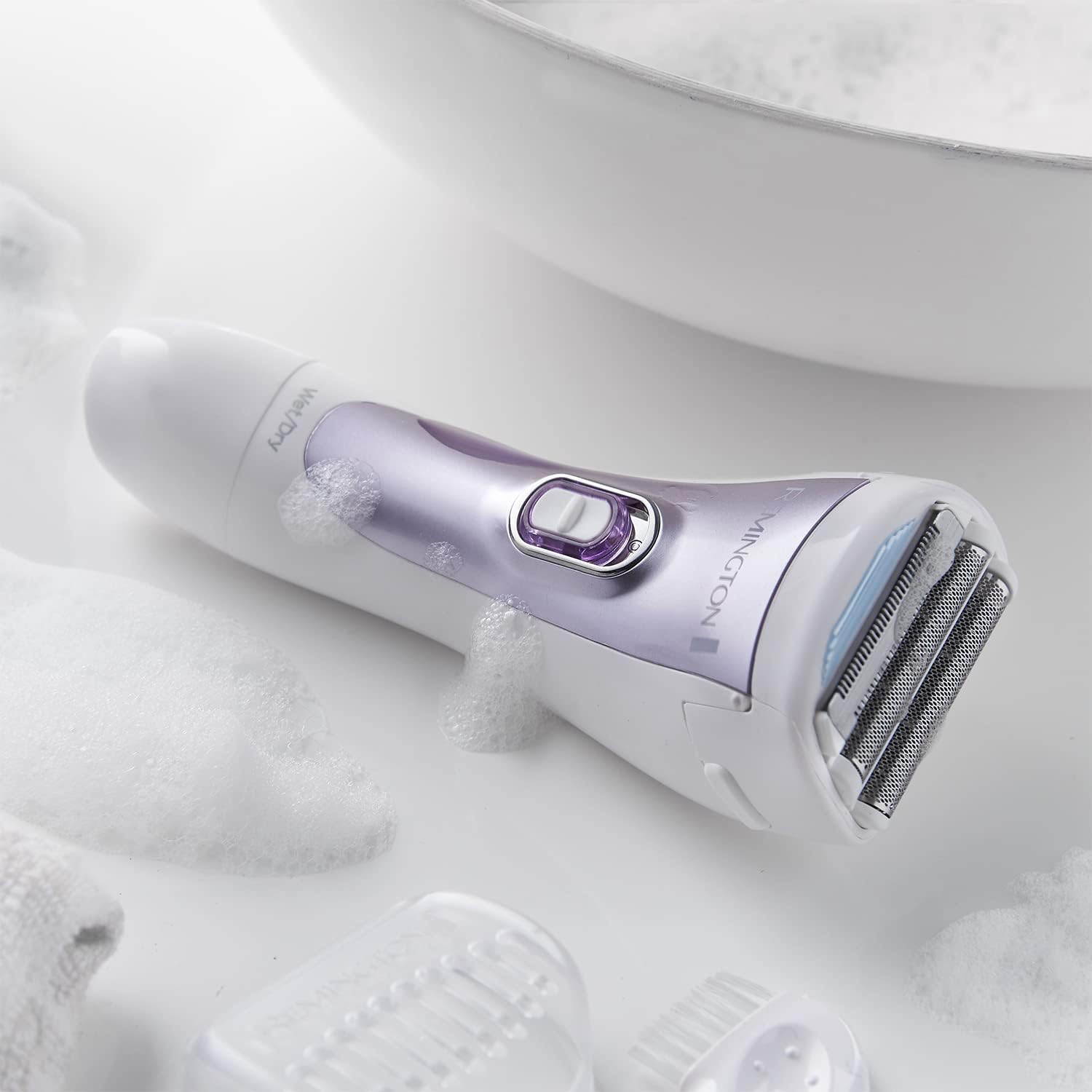Thumbnail 1 de Remington Cordless Electric Lady Shaver for Women (WDF4840) – Practical, showerproof wet & dry shaver with bikini attachment