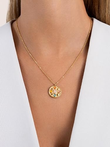 Detalle de SINGULARU Collar Medallion Five Stones: acero bañado en oro 18K con piedras naturales