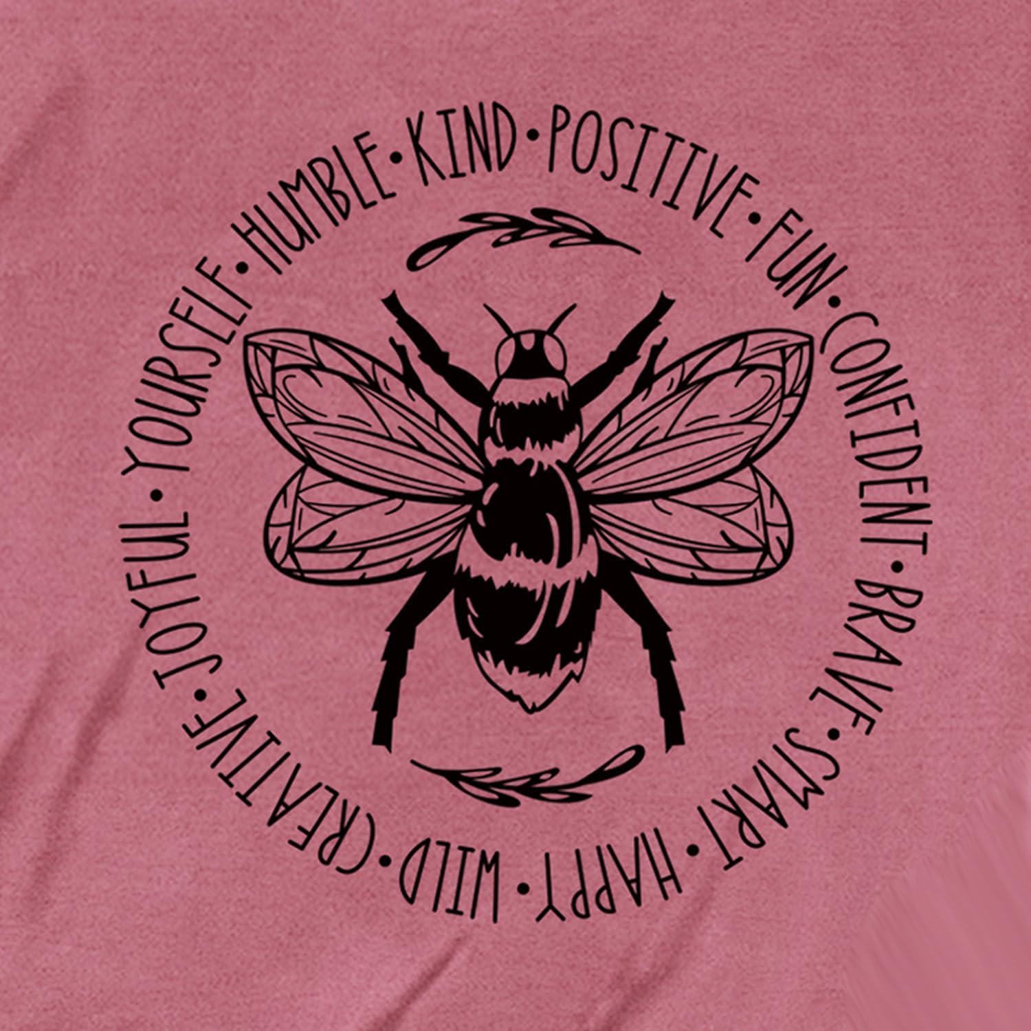 Detalle de Qskall Womens Bee Kind T Shirt – Be Kind Tee