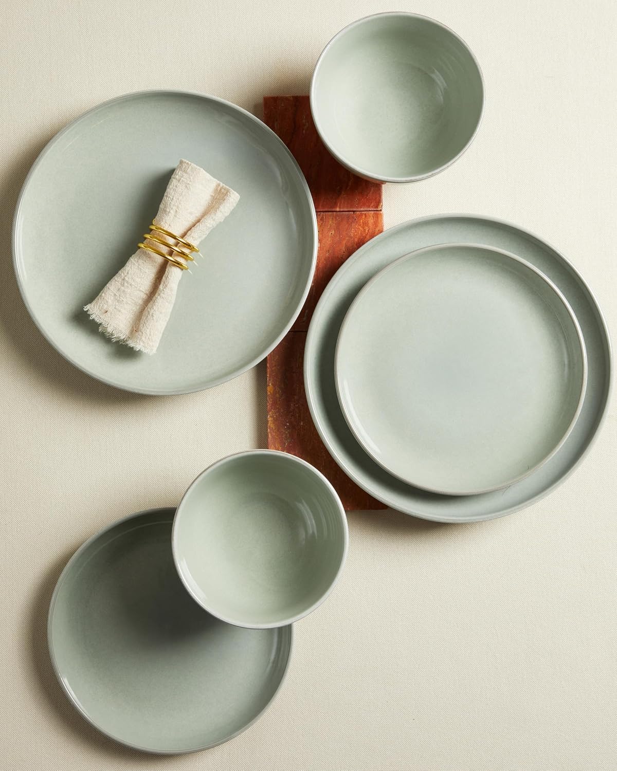 Detalle de Pokini Stoneware Dinnerware Set for 4, 12-Piece Reactive Glaze, Slate Green