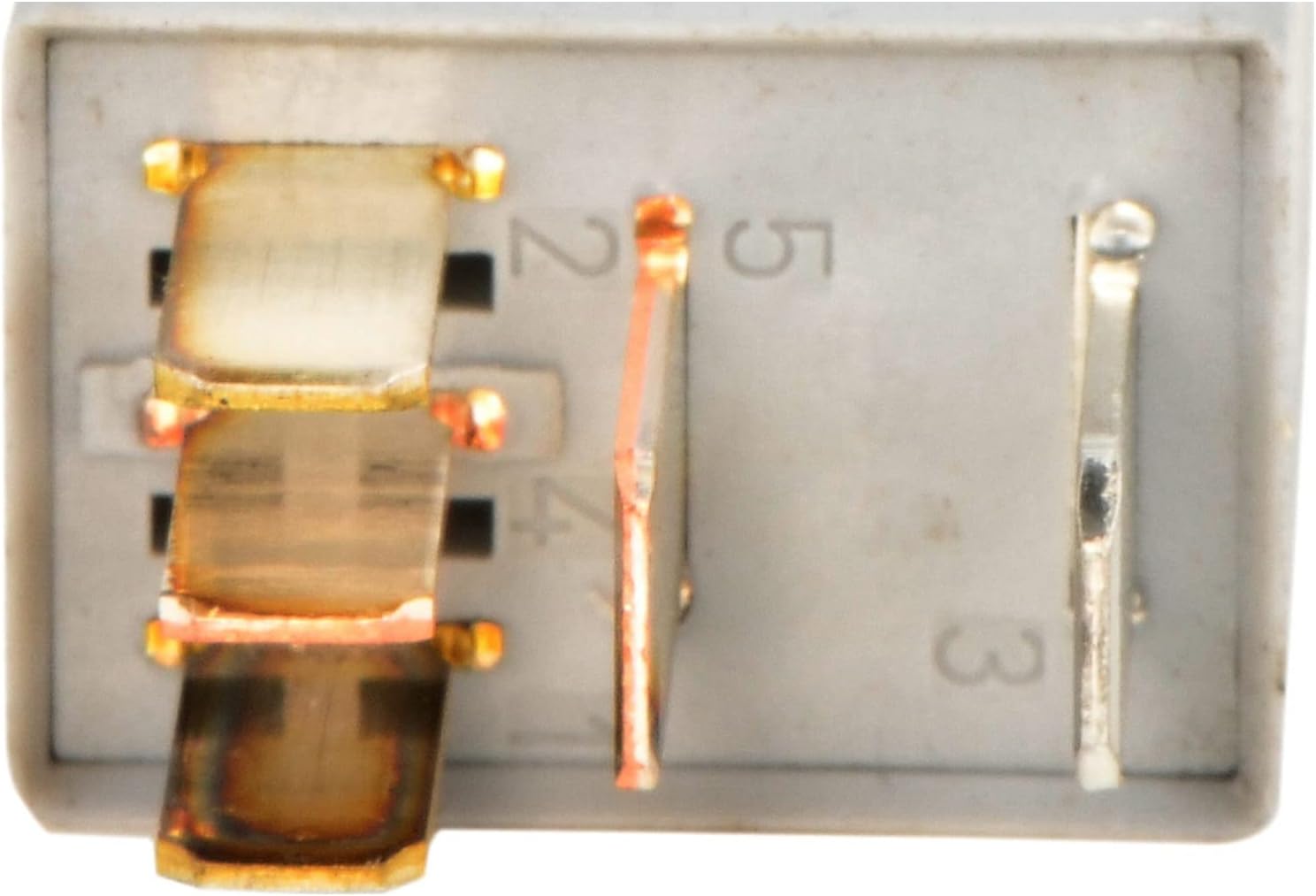 Detalle 2 de Bosch 0332207402 24V Wechselrelais 5-polig, 10A, IP5K4 – Micro-Relais mit Diode
