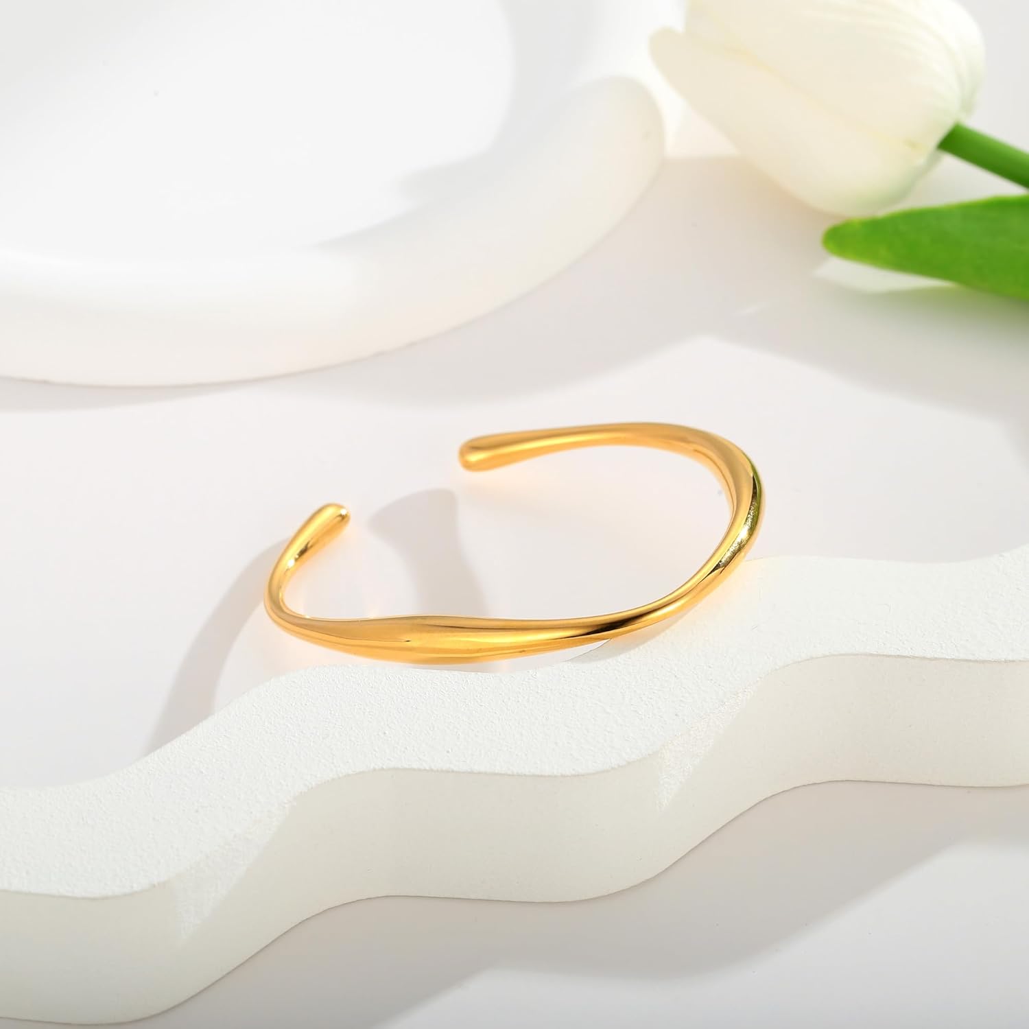 Thumbnail 5 de LILIE&WHITE Adjustable Teardrop Gold Cuff Bracelet for Women