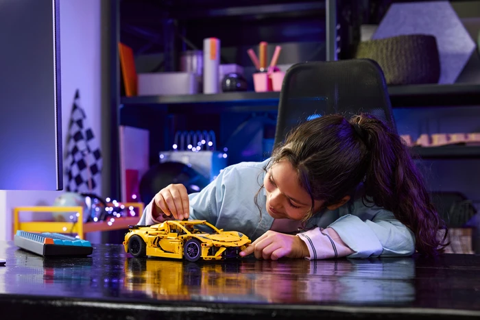Thumbnail 7 de LEGO Technic Chevrolet Corvette Stingray 42205 – detailreicher Sportwagen für Sammler