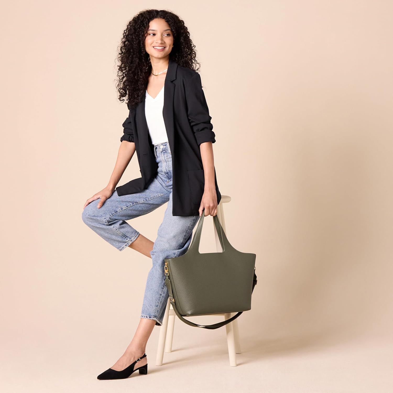 Thumbnail 4 de Amazon Essentials Damen Regular-Fit T-Shirt mit 3/4-Ärmeln und V-Ausschnitt (Übergröße verfügbar)