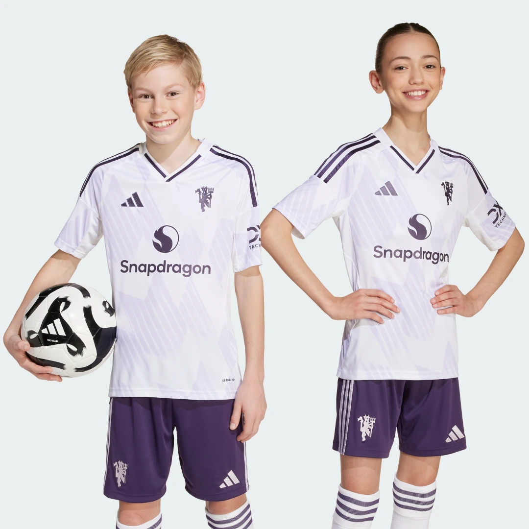 Imagen de Camiseta segunda equipación Manchester United 25/26 de Adidas — color Blanco en OfertitasTOP