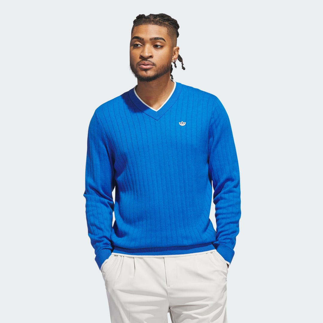 Detalle de Jersey Originals Cashmere Knit de Adidas: comodidad y estilo en azul
