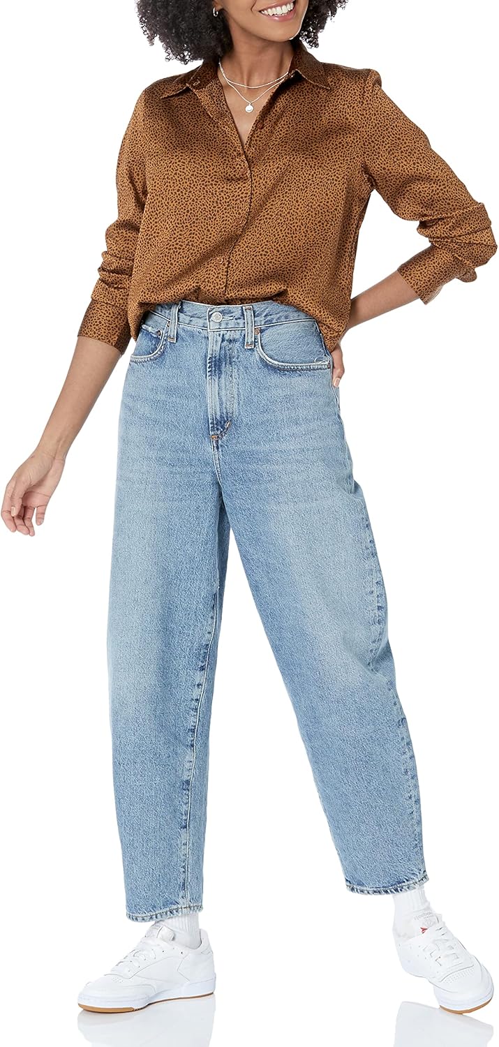 Thumbnail 4 de Amazon Essentials Women’s Regular-Fit Satin Button Down Blouse (Plus Size available)