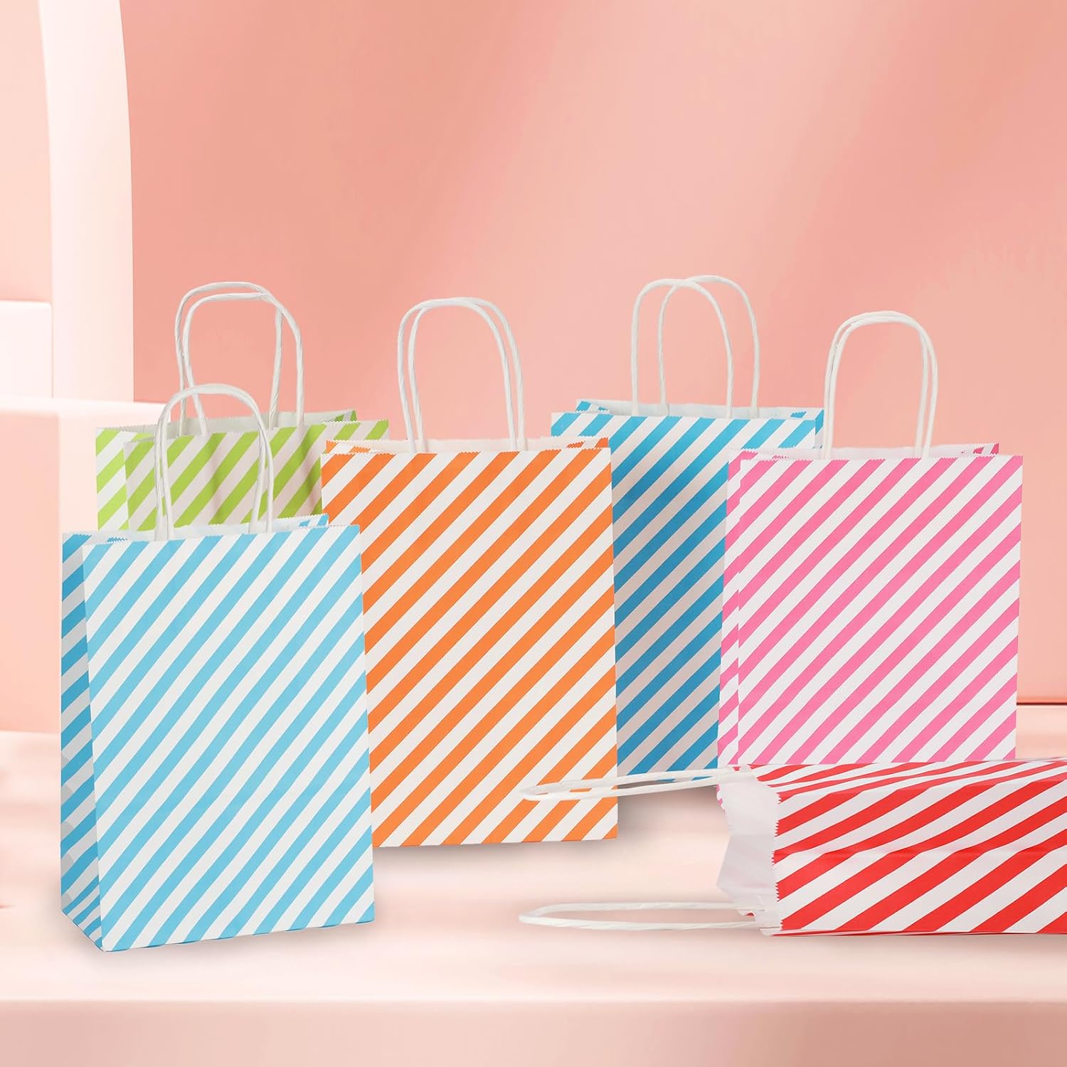 Detalle de 10 Stück Geschenktüten Geburtstag Partytüten Kindergeburtstag bunte Streifen mit Henkel – 21x15x8 cm