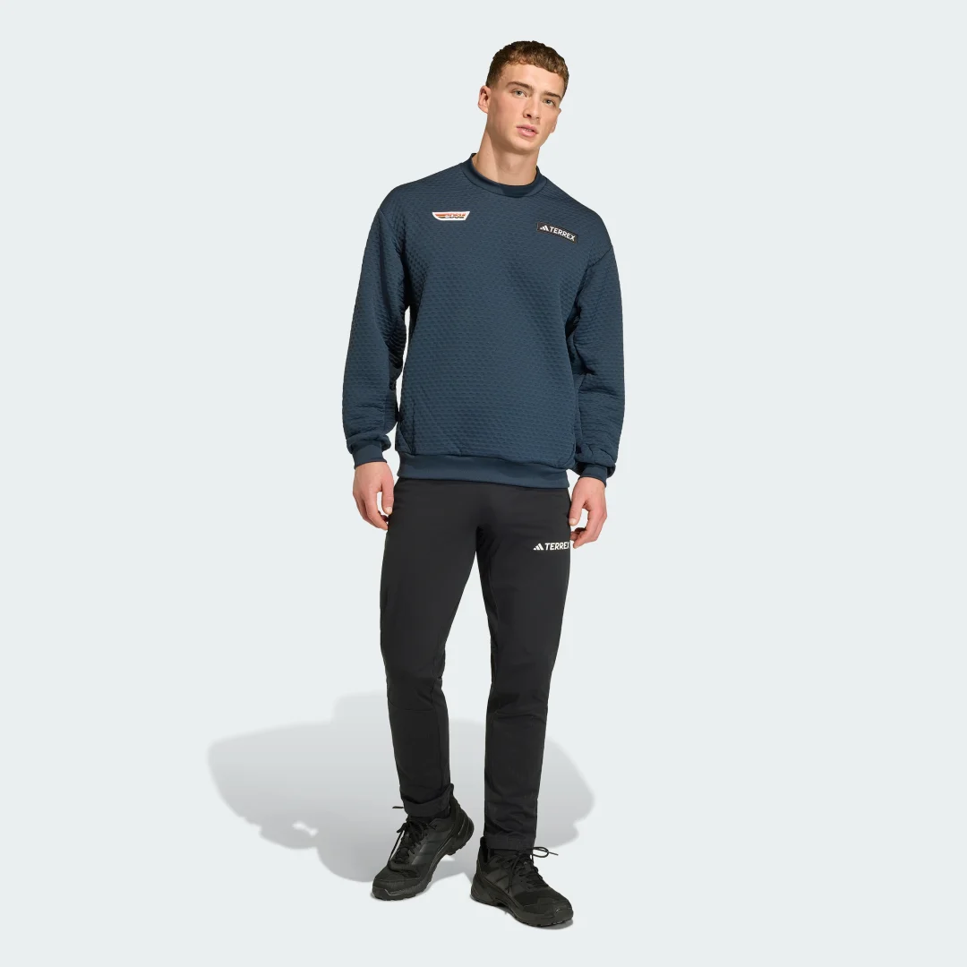 Detalle de Sudadera DSV Biathlon de Adidas: comodidad bien pensada para entrenar y disfrutar del día a día