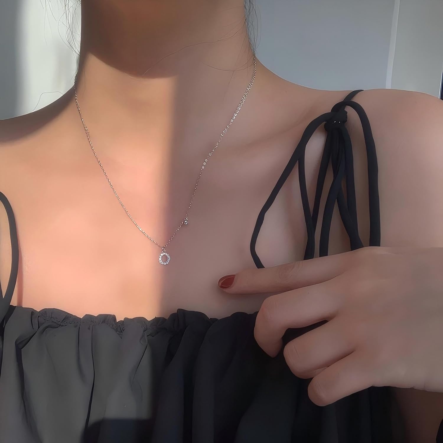 Detalle de GUOYU 26 Collana Iniziale Lettera di Compleanno: Ciondolo in Zirconi d'Argento, Acciaio Inossidabile, Regalo Personalizzato