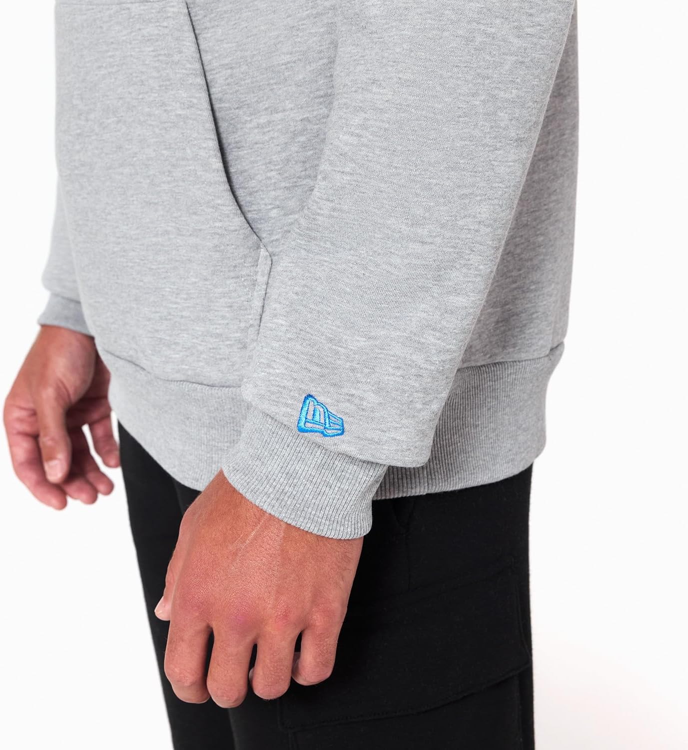 Detalle 2 de New Era NAS NFL Regular Hoody CARPAN BLK – czarna bluza Carolina Panthers