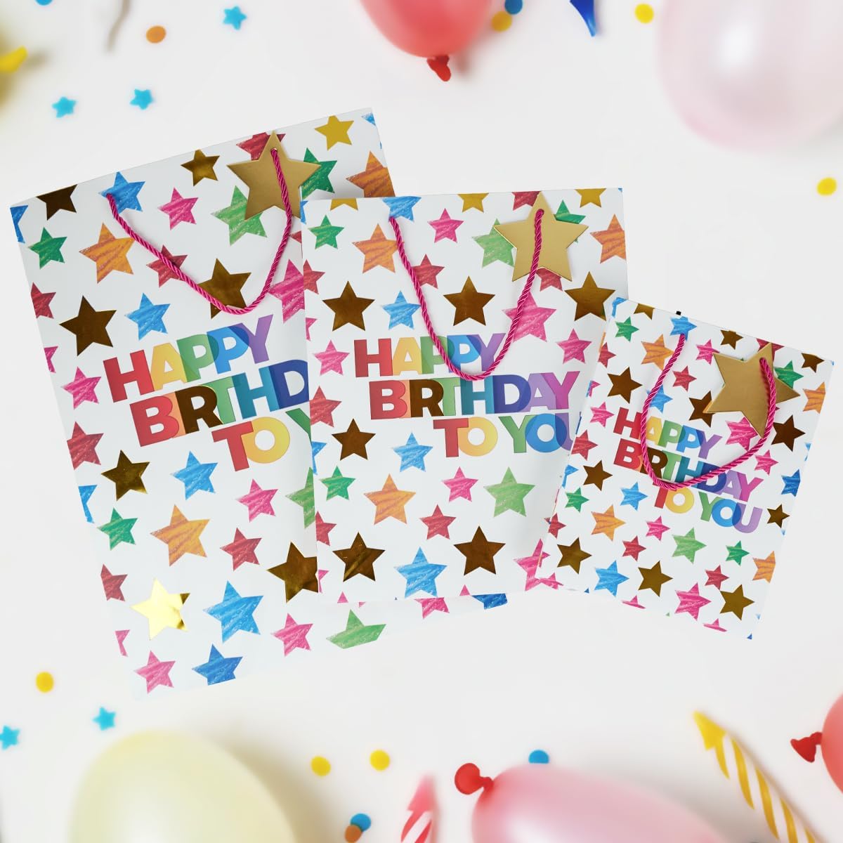Detalle 2 de Happy Birthday Gift Bag Bulk: 3 Assorted Sized Gift Bags with Handles and Tags (White)