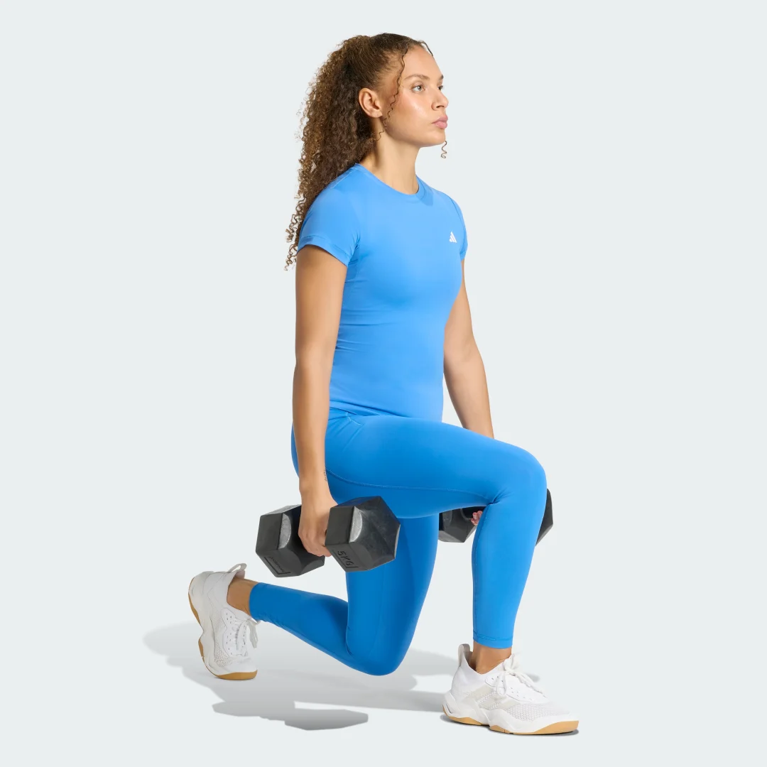 Thumbnail 2 de Camiseta PrimeLift Essentials Workout Contour de Adidas: comodidad y libertad de movimiento para tus entrenamientos