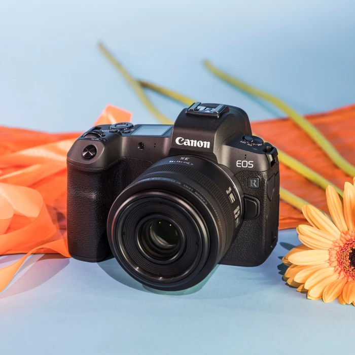 Thumbnail 6 de Canon EOS R6 Mark II 35 mm f/1.8 Macro IS STM
