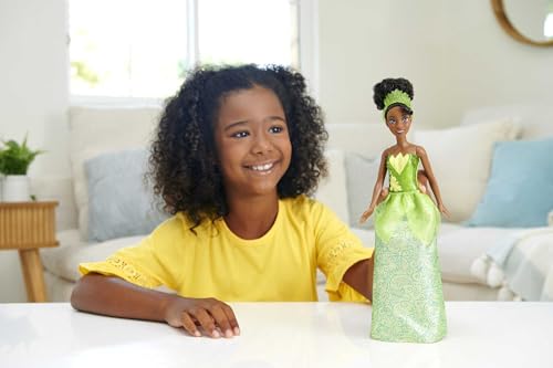Detalle 2 de Mattel Disney Princess Tiana: Muñeca de Moda con Vestido Clásico