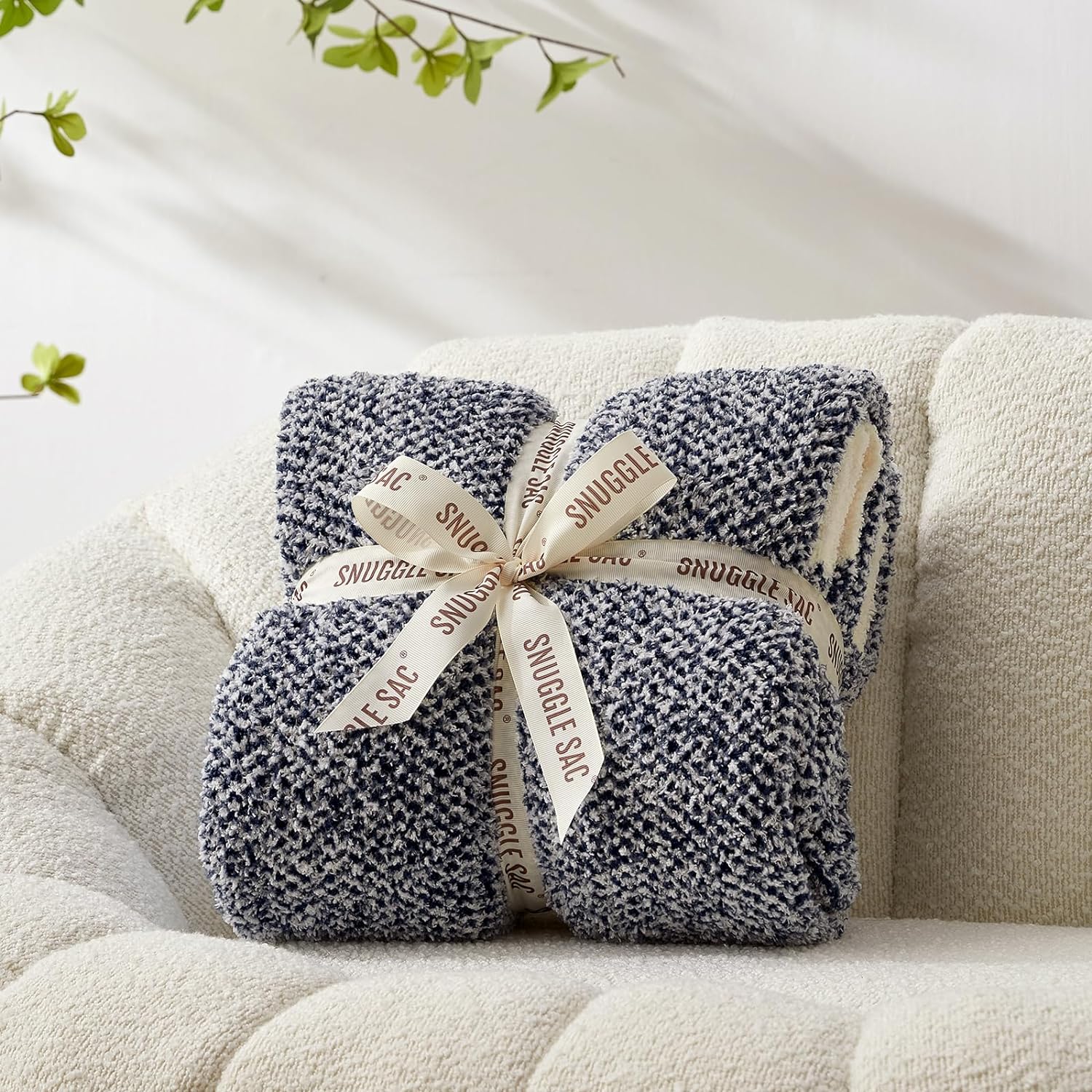 Detalle 2 de Snuggle Sac Heather Navy Throw Blanket (50x60 inches) — super soft microfiber knit for couch, bed, and travel