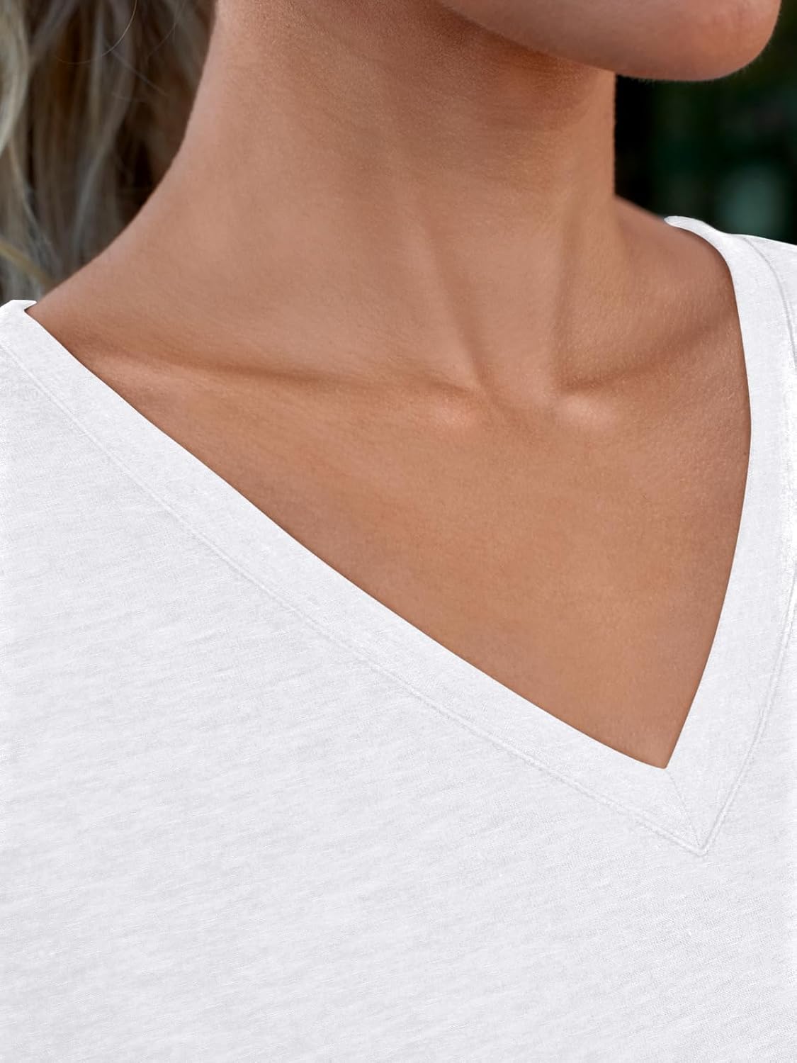 Thumbnail 4 de AUTOMET Women’s Short Sleeve V-Neck T-Shirt (Lightweight, Soft, Stretch Blend)
