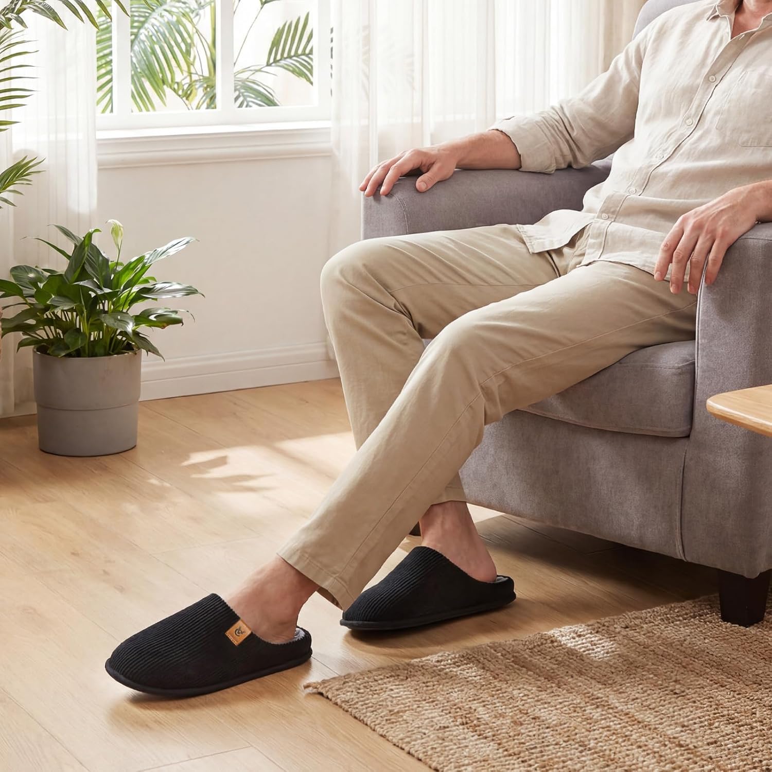 Thumbnail 1 de VeraCosy Men's Cosy Slip-on Corduroy Memory Foam Slippers – Indoor House Shoes