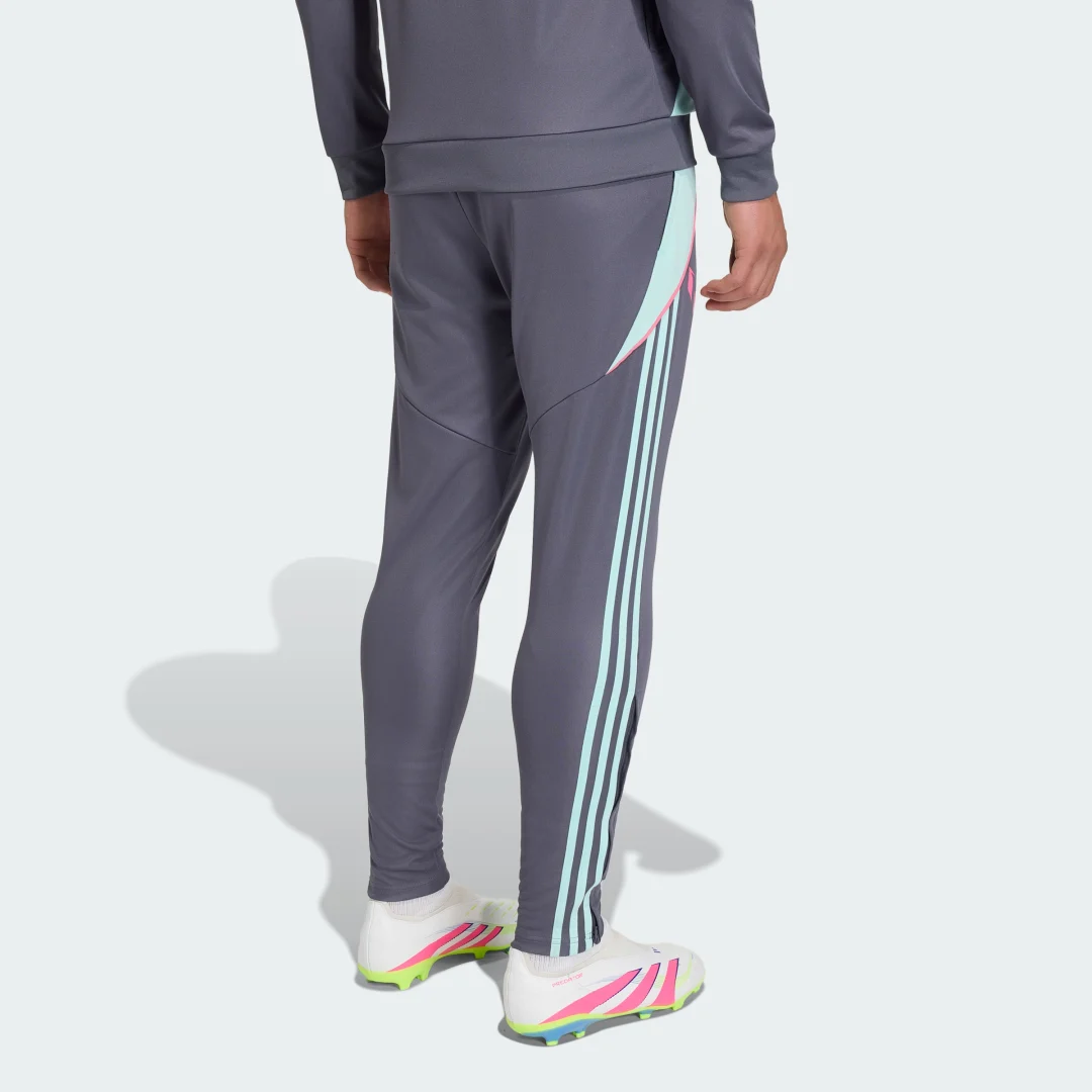 Detalle 2 de Pantalón Messi de Adidas: gris, cómodo y versátil para el día a día