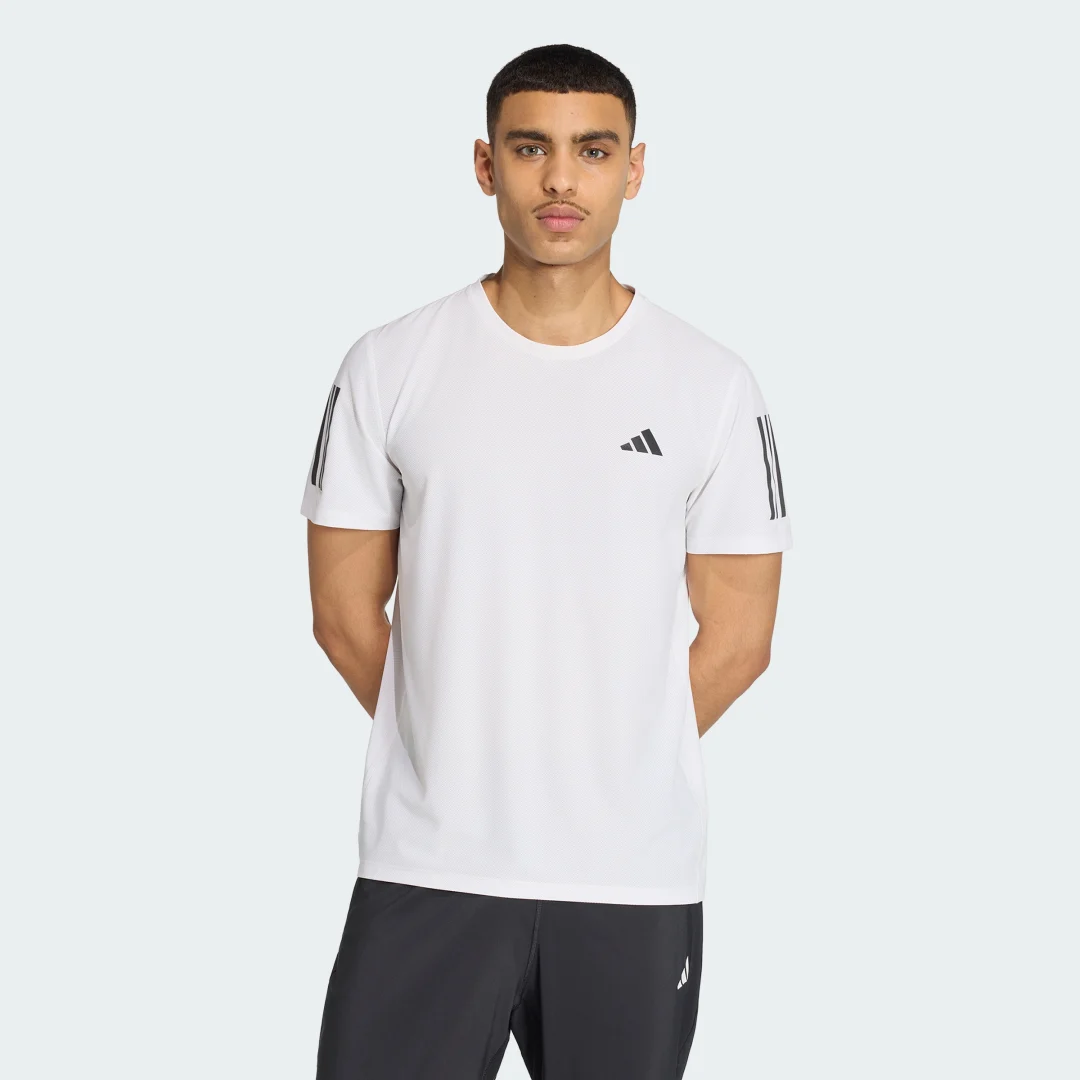 Detalle de Camiseta Own the Run de Adidas: comodidad y estilo para tus rampas de entrenamiento