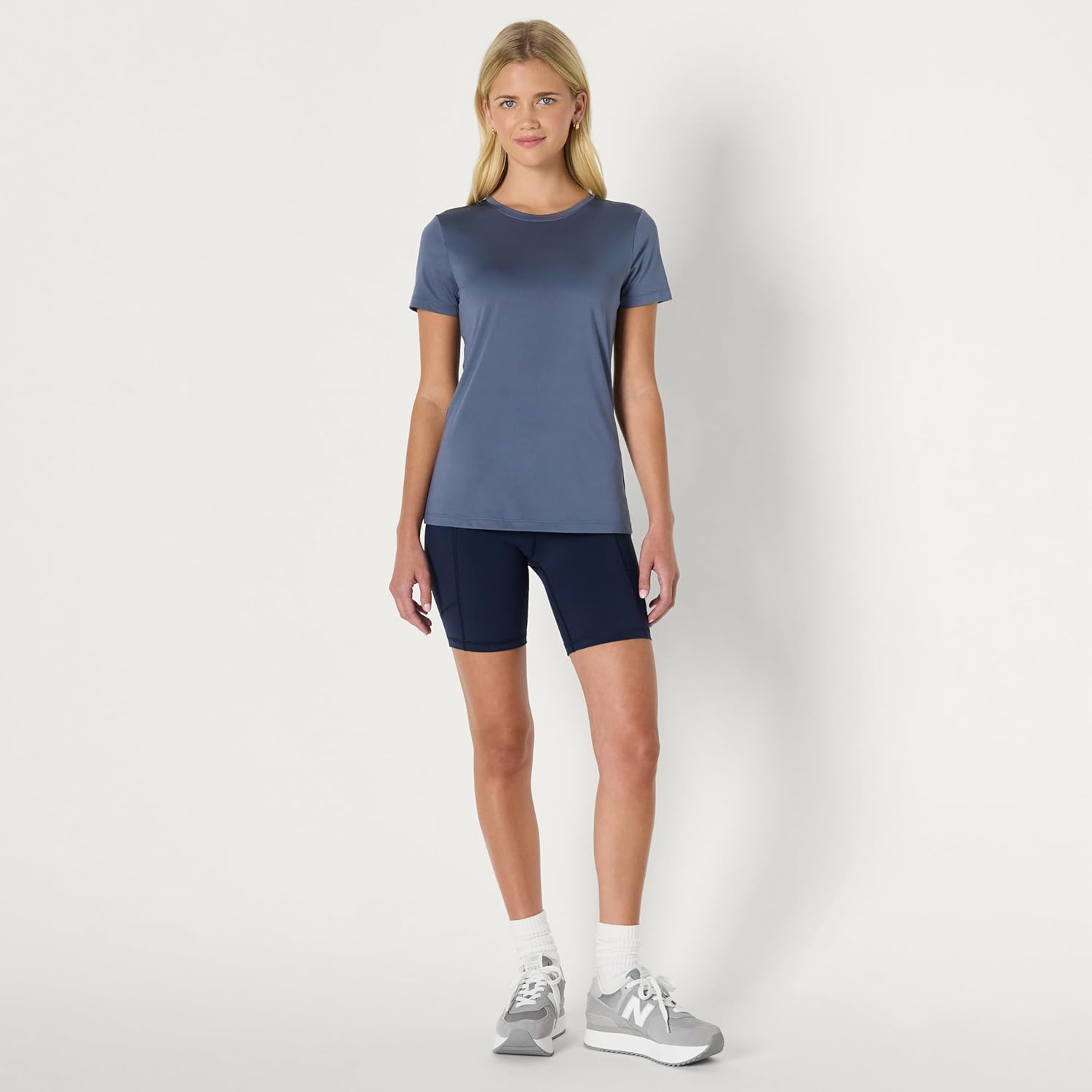Thumbnail 4 de Amazon Essentials Damen Active Quick Dry Tech Kurzarm-T-Shirt mit Rundhalsausschnitt – Übergröße erhältlich