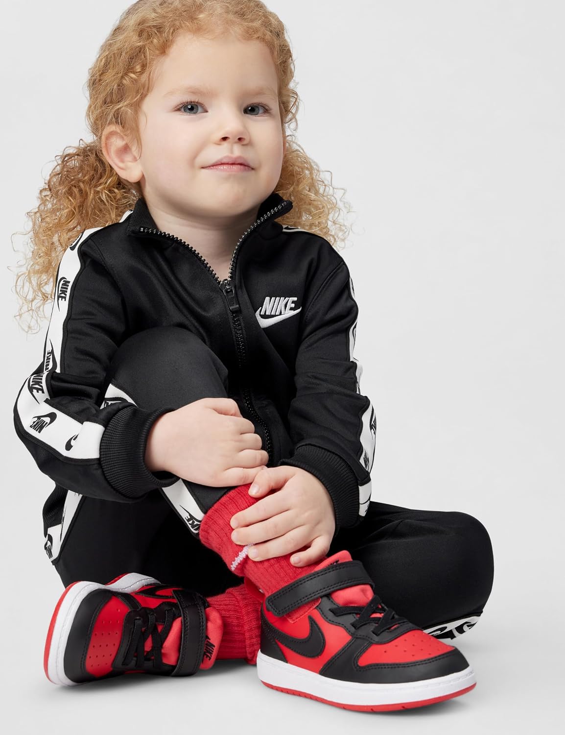 Detalle de Nike Chaussures d'entraînement pour garçon – cuir durable, enfilage facile et traction fiable