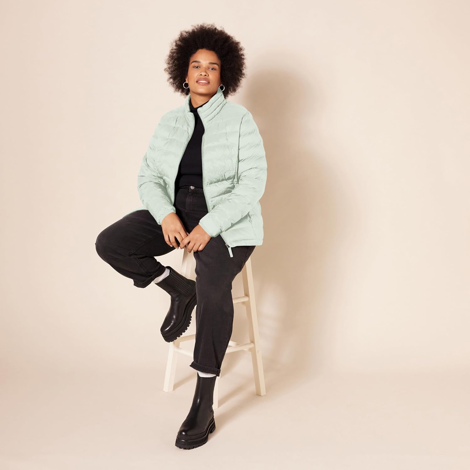 Thumbnail 6 de Amazon Essentials Women's Lightweight Packable Puffer Jacket (Plus Size) – Water-Resistant and Ready to Travel