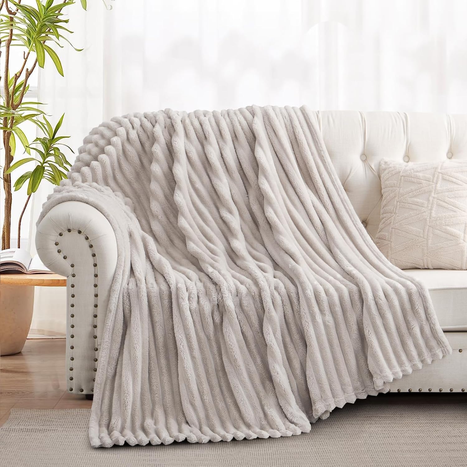 Thumbnail 1 de RUIKASI Fleece Throw Blanket for Sofa – Beige, 130x150cm, Soft 300gsm with 3D Ribbed Design