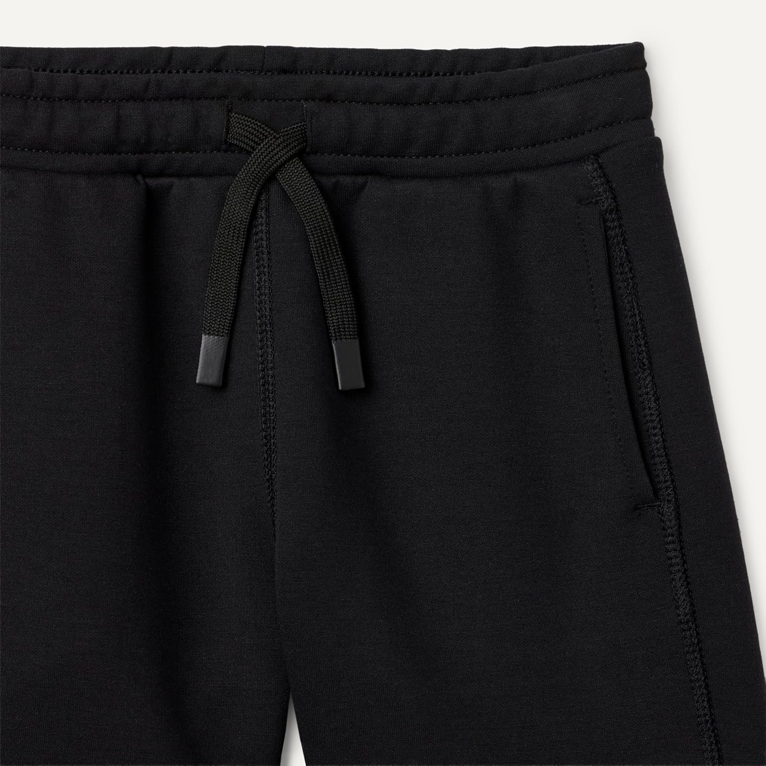 Detalle de Amazon Essentials Athletic Fit Training Shorts for Girls (Regular Fit, Pockets)