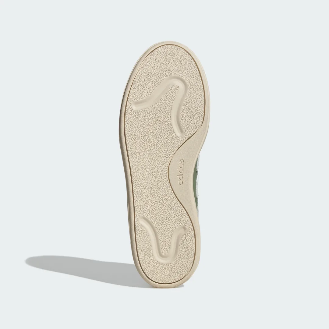 Detalle de Zapatilla Courtblock de Adidas: comodidad y estilo en verde para el día a día