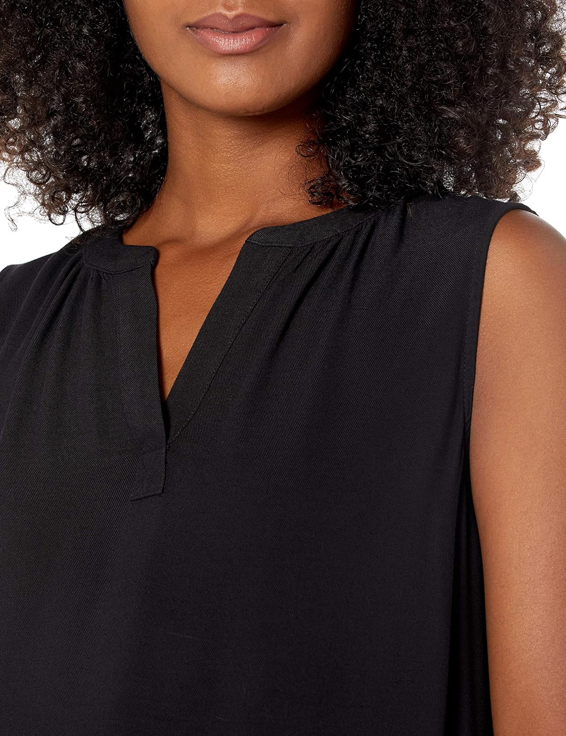 Thumbnail 2 de Amazon Essentials Women’s Sleeveless V-Neck Woven Shirt (Relaxed Fit, Flowy Twill)