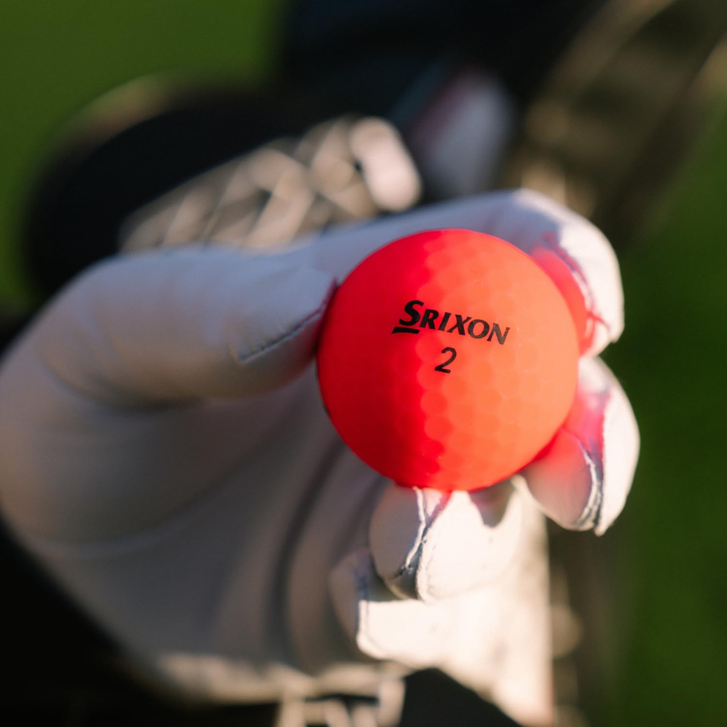 Thumbnail 5 de Srixon 2025 New Soft Feel Brite – czerwone, dwuczęściowe piłki golfowe