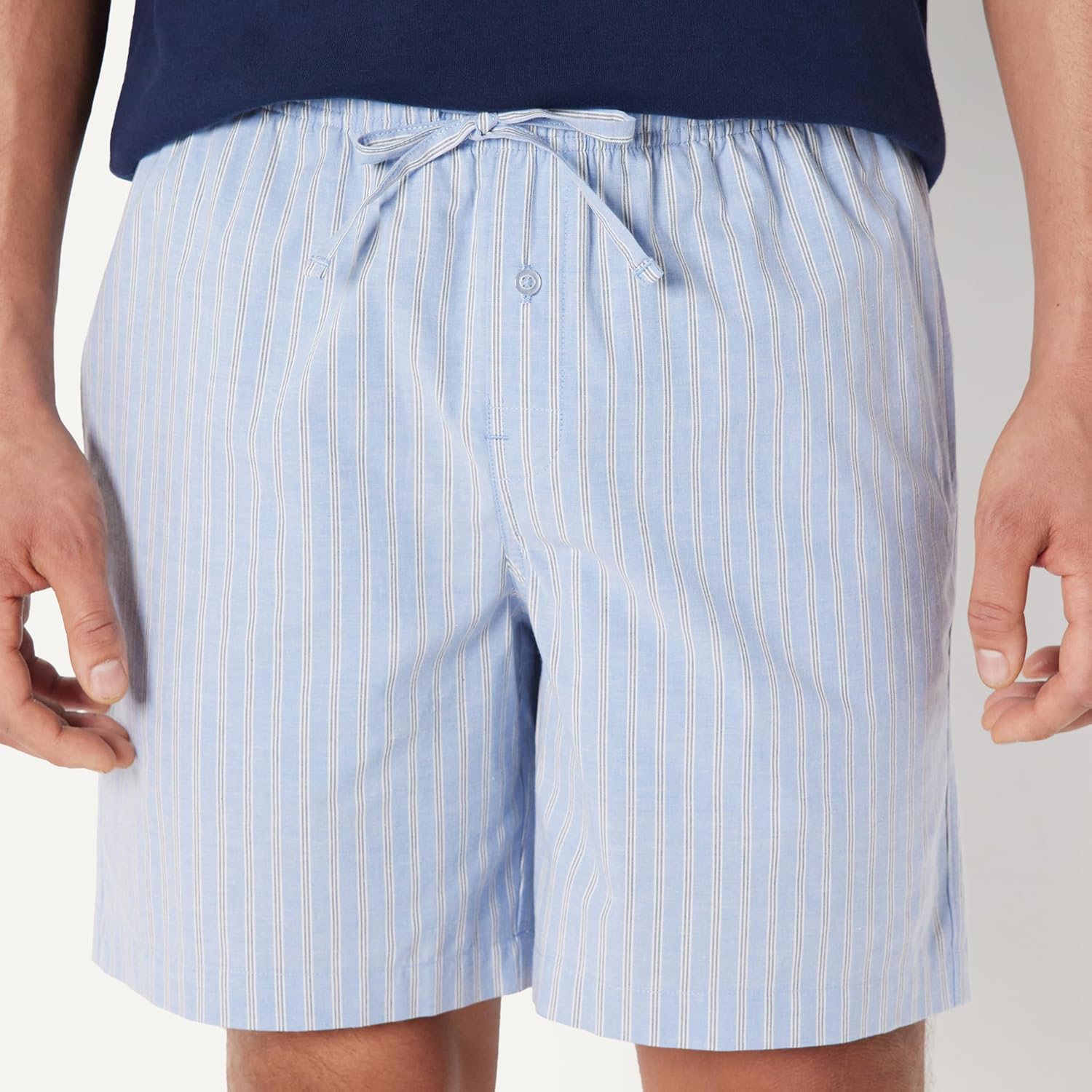 Thumbnail 3 de Amazon Essentials Herren Pyjama-Set aus T-Shirt und Relaxed-Fit-Shorts aus Baumwoll-Stretch-Popeline