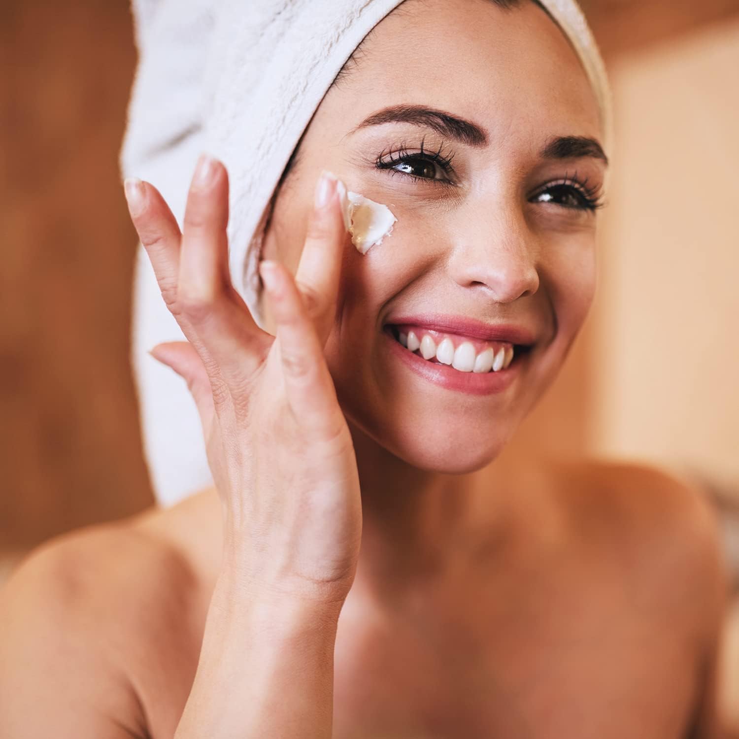 Thumbnail 4 de Amazon Basics Triple Replenishing Moisturizer Night Cream with Vitamin C, Glycerin & Shea Butter (1.7 oz)