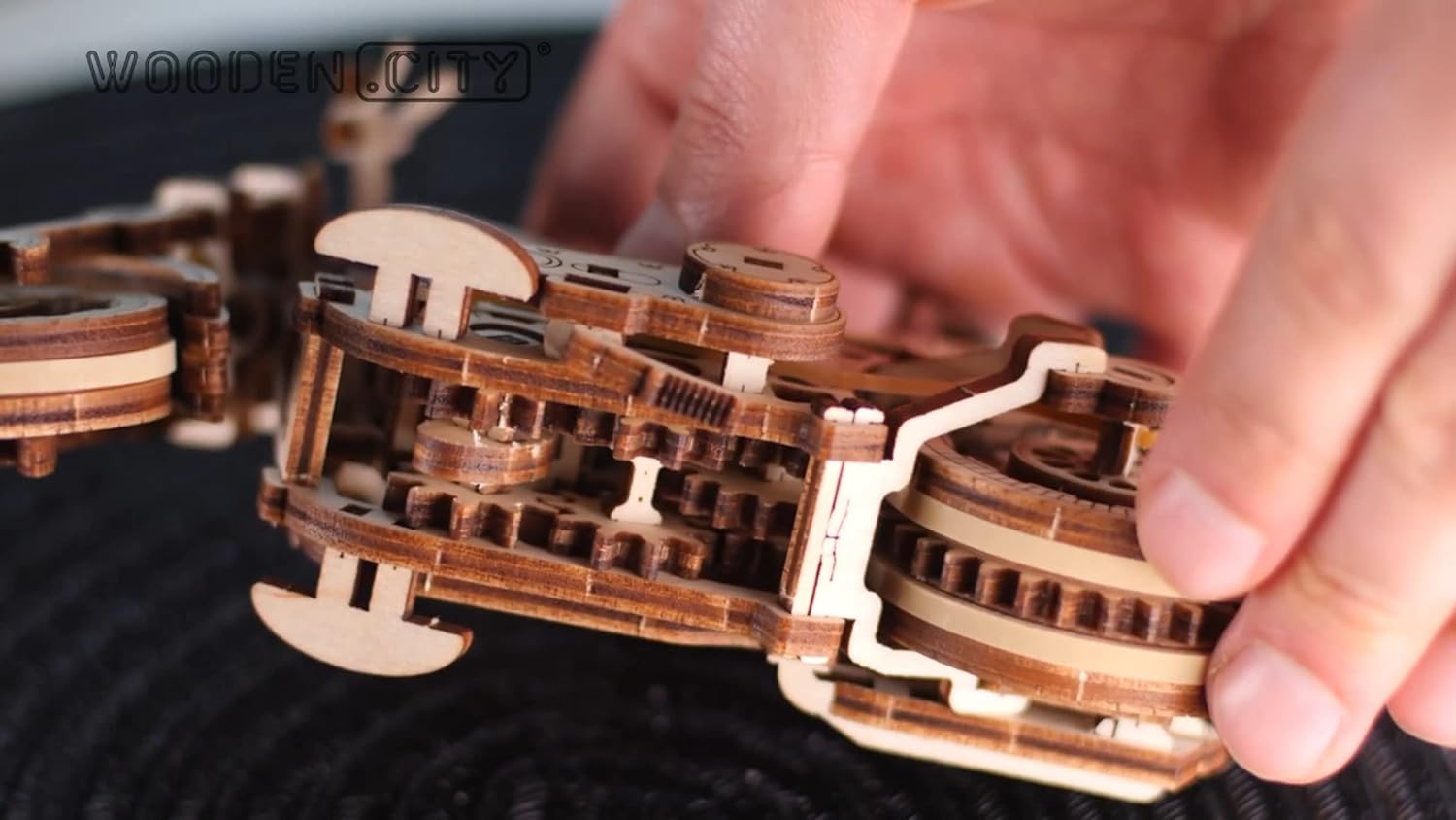 Detalle 2 de WOODEN.CITY Cruiser V-Twin Motorcycle 3D puzzle 🧩