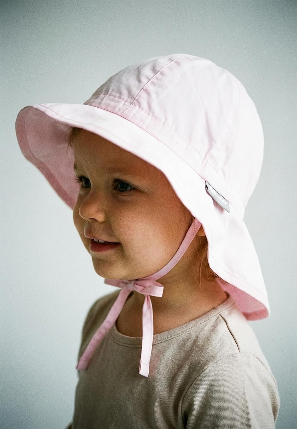 Detalle 2 de Sterntaler Sonnenhut – Unisex Sommerhut mit UV-Schutz 50+, breiter Krempe, Nackenschutz und Größenregulierung